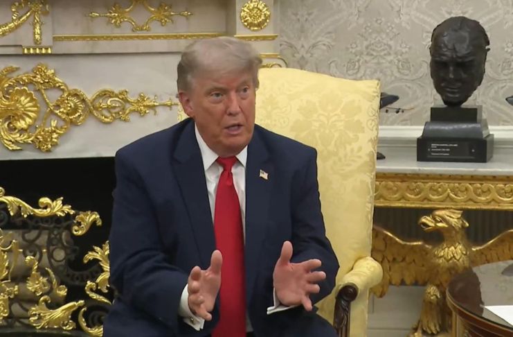 El presidente Donald Trump vuelve a amenazar a Irán, luego de los bombardeos por el ataque contra un petrolero en Ormuz. Foto: EFE.