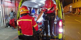 Las víctimas heridas de bala fueron trasladadas por los Bomberos Municipales al Hospital General San Juan de Dios. Foto La Hora: BM