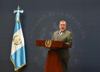 Arévalo destaca transparencia del nuevo MP de García Luna tras publicación de salario de Consuelo Porras El presidente felicitó a fiscal Gabriel Estuardo García Luna, por la publicación de información relacionada con el salario Consuelo Porras.
