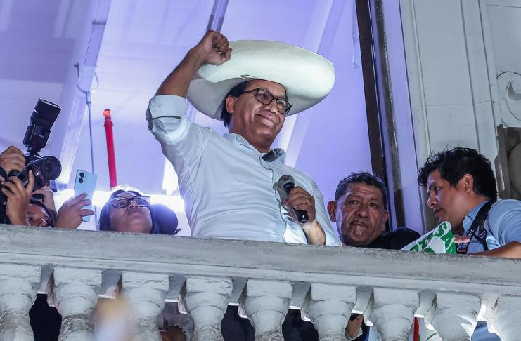 Elecciones en Perú: Roberto Sánchez adelanta a Keiko Fujimori con el 93,92 % de votos escrutados Roberto Sánchez adelanta a Keiko Fujimori al llegar al 93,92 % del escrutinio en Perú