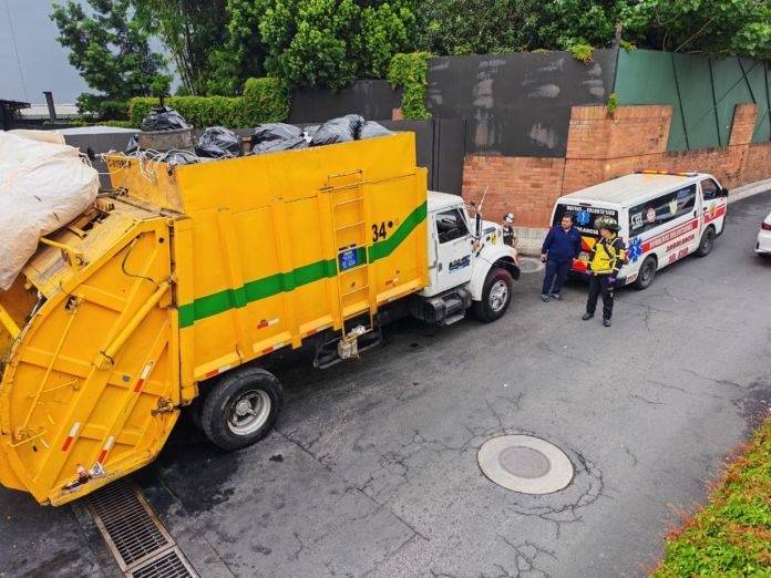 camion reccolector de basura bv Los trabajadores y el chofer del camión lograron ponerse a salvo tras escuchar los disparos dirigidos contra la unidad.