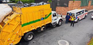 Los trabajadores y el chofer del camión lograron ponerse a salvo tras escuchar los disparos dirigidos contra la unidad.