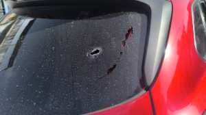 Impactos de bala encontrados en la camioneta agrícola. Foto: PNC.