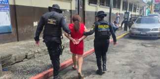 Capturan a mujer por extorsión cuando intentaba ingresar a cárcel de Escuintla Una mujer señalada por extorsión fue capturada por la PNC cuando intentaba ingresar a los centros carcelarios Renovación I y Canadá, en Escuintla.