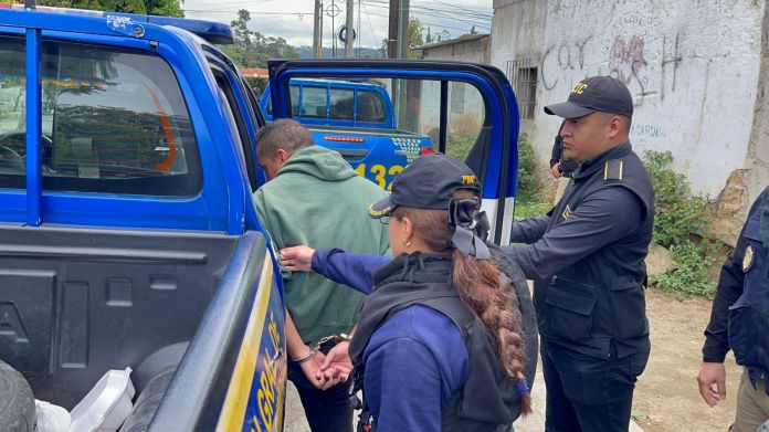 Presunto violador capturado en Sacatepéquez. Foto: PNC.