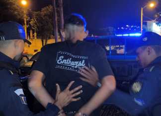 Presunto sicario capturado en zona 18. Foto: PNC.