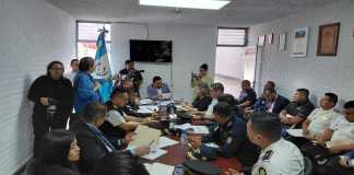 Delegados del Ministerio de Gobernación y Policía Nacional Civil acudieron a una citación del diputado José Chic por temas de la cárcel en Masagua, Escuintla, y otras compras. Foto: La Hora