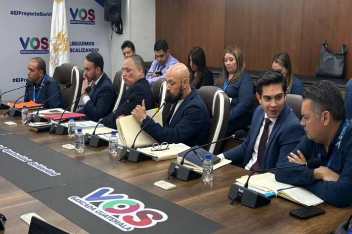 El gerente general del COG, Gerardo Estrada, confirma el monto de dietas por sesión. Foto: La Hora / Daniel Ramírez
