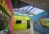 El techo de un centro educativo y de algunas casas resultaron con daños tras el paso de un fuerte viento en el barrio Las Flores, Gualán, Zacapa. Foto La Hora: Conred