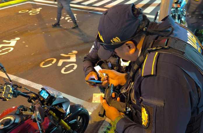 En el marco del plan Semáforo Seguro, la PNC reportó la consignación de motocicletas y la imposición de más de 5 mil multas. Foto La Hora: PNC