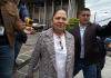 Consuelo Porras frente al edificio de Finanzas