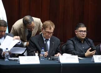 El presidente del Congreso, Luis Contreras, confirma que han discutido enmiendas a la iniciativa de ley para modificar la Ley del IUSI. Foto: Congreso de la República