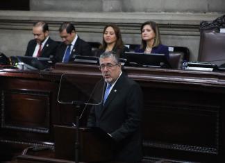 El presidente Arévalo afirmó que la constitución politica se debe defender y construir como país, lo que refuerza la democracia.
