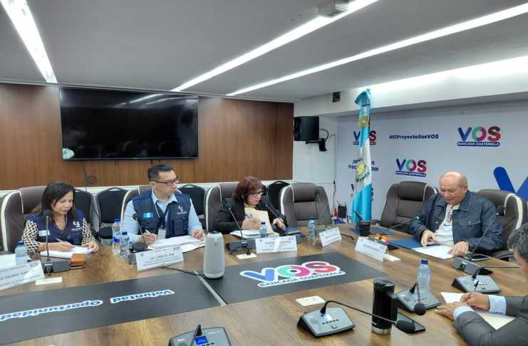La abogada de la PGN, Lucrecia Samayoa, informa de las denuncias en contra de Walter Mazariegos. Foto: La Hora