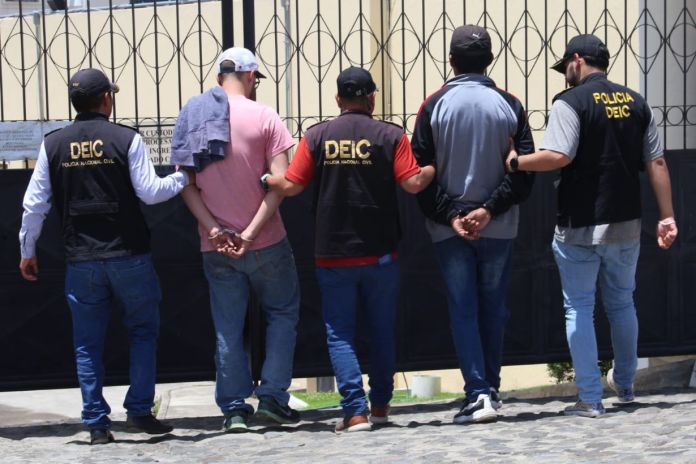 El propietario al enterarse que la herramienta era vendida de forma anómala, dio aviso a la PNC para recuperarla por medio de una simulación de compra. Foto La Hora: PNC