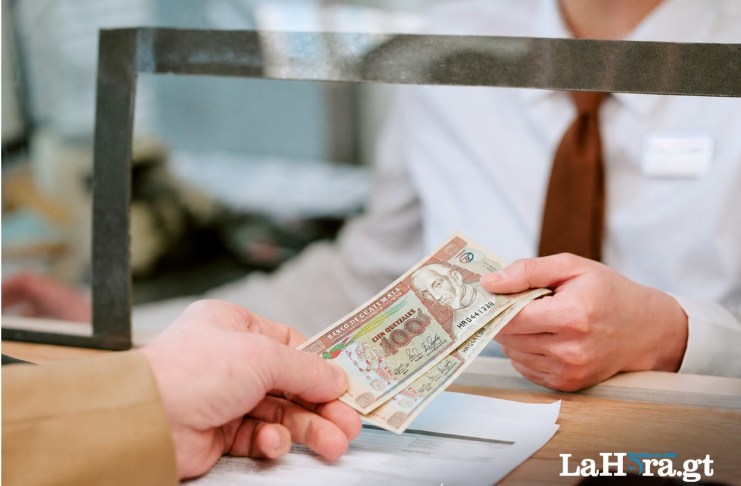 El feriado bancario, el fin de semana largo y el cierre de mes concentrarán una de las mayores inyecciones de efectivo.