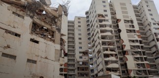 edificio con daños en Venezuela