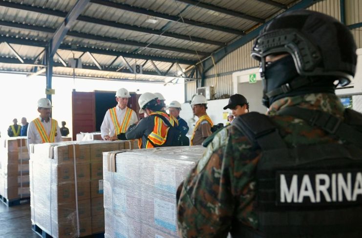 Jorgan Andrews, Encargado de Negocios de la Embajada de EE. UU. en Guatemala visitó el Puerto Quetzal para conocer la implementación de la seguridad portuaria.