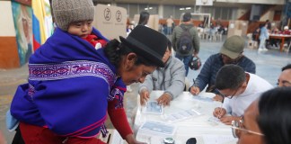 Maria Corina Machado llama a Colombia a votar con «plena consciencia» por el futuro de la democracia Pobladores de la comunidad Misak asisten a votar este domingo, en la segunda vuelta de las elecciones presidenciales que elegirá quien gobernará a Colombia en el periodo 2026-2030. Foto La Hora: EFE