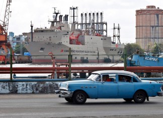 Los cubanos padecen la peor crisis energética desde. Los apagones superan las horas diarias. Foto La Hora: EFE