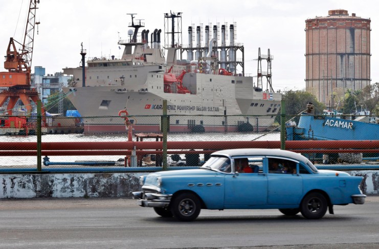 Dos horas de energía, eso es a lo que hoy tendrán acceso los cubanos ante una de las peores crisis energética Los cubanos padecen la peor crisis energética desde. Los apagones superan las horas diarias. Foto La Hora: EFE