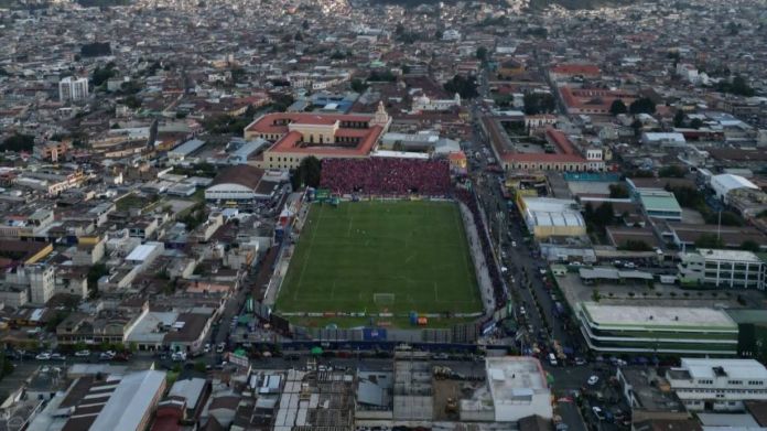 La municipalidad de Quetzaltenango ha publicado en el portal de Guatecompras el evento de licitación para los trabajos de modernización del Estadio Mario Camposeco. Foto La Hora: Xelajú MC