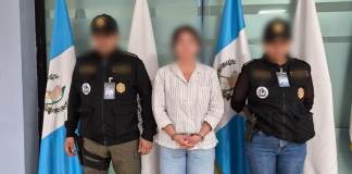 Juez anula orden de captura y deja en libertad a exvicecónsul guatemalteca señalada de parricidio Luego de renunciar al cargo, Gladis Castro, ex viceconsul de Guatemala en Los Ángeles, California quedó en libertad luego que un juez anulara la orden de captura en su contra. Foto La Hora: PNC