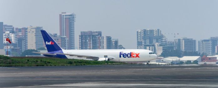 Con la incorporación de un nuevo avión a su flotilla, FedEx apuesta a movilizar más carga hacia el mercado estadounidense. Foto La Hora: cortesía FedEx