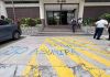 Los mensajes fueron escritos en varios espacios de la sede de la Fiscalía contra la Corrupción del MP, ubicado en la zona 1. Foto La Hora: Daniel Ramírez