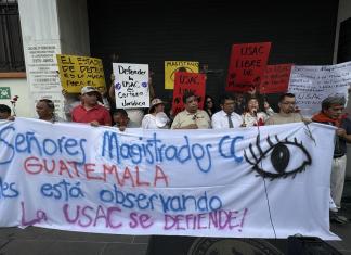 Oposición pide a la CC ratificar anulación del segundo fraude de Mazariegos desde la óptica jurídica y no política La oposición en la Universidad de San Carlos de Guatemala (Usac) solicitó que la CC ratifique la anulación del segundo fraude de Mazariegos.