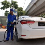 A nivel mundial, el precio de los combustibles tiende a bajar. Foto La Hora: EFE