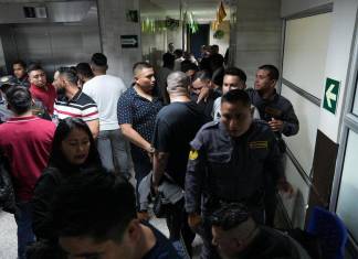 Los abogados de los guardias del SP implicados en el caso alegan retraso malicioso tras nueva supsensión de audiencia para solicitar medidas sustitutivas. Foto La Hora: Daniel Ramírez