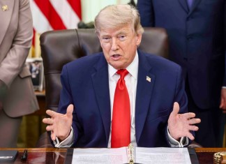 Trump en su despacho