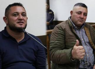 Hermanos de alcalde de Dolores, Petén se resisten a iniciar proceso de extradición a Estados Unidos Ronald Alexys y Héctor Rubén Morales Guerra, hermanos del alcalde de Dolores, Petén, Fernando Morales Guerra, se resisten a ser extraditados a Estados Unidos. Foto La Hora: Daniel Ramírez