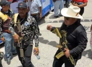 Estas es una de las imágenes que circula de hombres armados este domingo en Soloma.