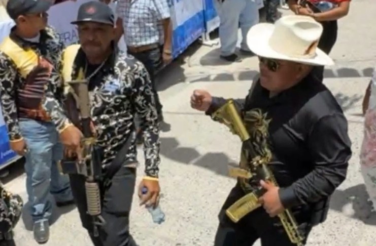 Estas es una de las imágenes que circula de hombres armados este domingo en Soloma.