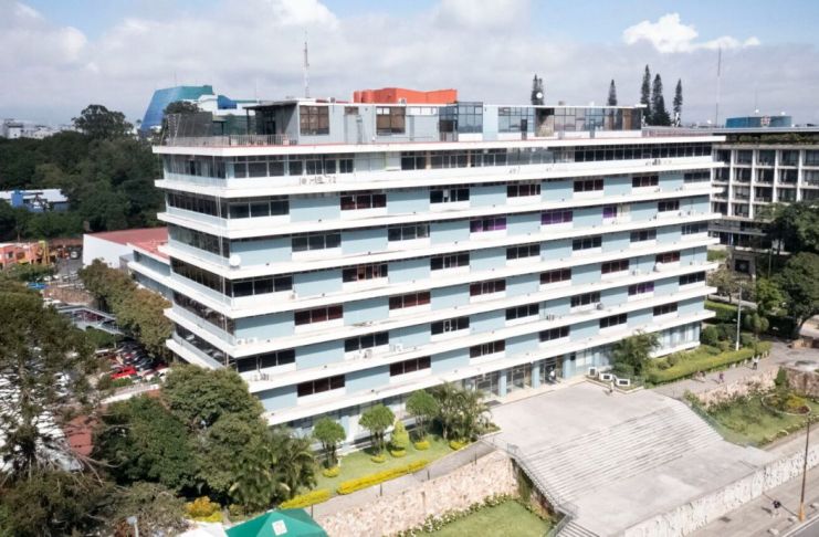 Este lunes 29 de junio, las oficinas administrativas y consultas externas del seguro social permanecerán cerradas por el traslado del asueto del Día del Ejército. Foto La Hora: IGSS