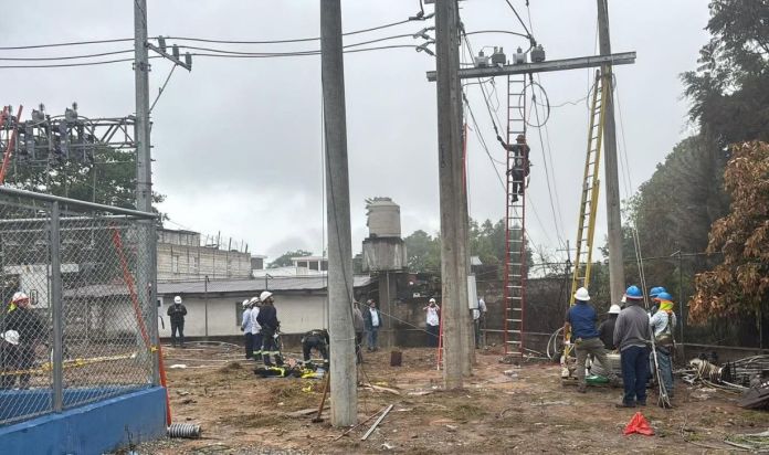 El INDE anunció que los trabajos para restablecer el servicio de energía se retomaron luego de ser suspendidos por las constantes lluvias en la región. Foto La Hora: Empresa Eléctrica Municipal de Huehuetenango