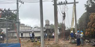 El INDE anunció que los trabajos para restablecer el servicio de energía se retomaron luego de ser suspendidos por las constantes lluvias en la región. Foto La Hora: Empresa Electrica Municipal De Huehuetenango