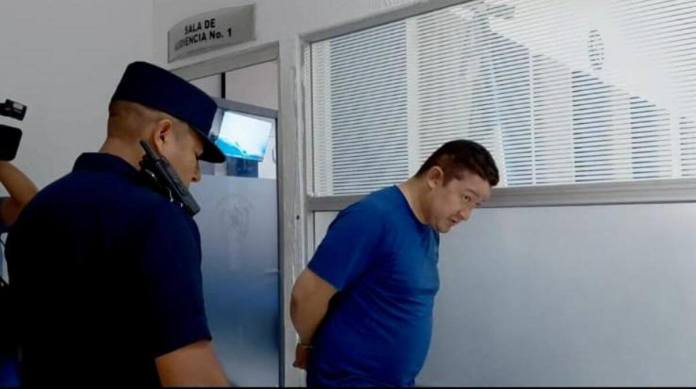 El Juzgado de Turno ligó a proceso penal por tres delitos al conductor que atropelló a una pareja que se conducía en motocicleta el pasado domingo en la zona 18. Foto La Hora: Cortesía