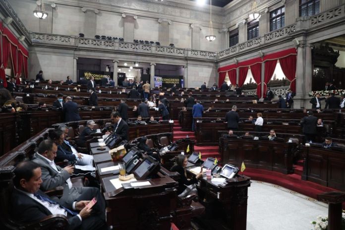 Tras la aprobación del decreto 15-2026, que dio vida a la ley antilavado, el presidente Bernardo Arévalo se pronunció. Foto La Hora: Daniel Ramírez.