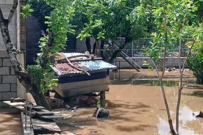 lluvias_11a5dd La temporada de lluvias ha dejado siete fallecidos y más de 400 emergencias a nivel nacional en mes y medio de temporada. Foto La Hora: Conred