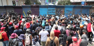 Miles de maestros protestan previo al Mundial