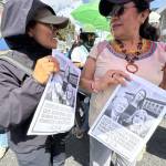 Manifestantes en contra de Walter Mazariegos portan rostros de los magistrados Dina Ochoa, Roberto Molina Barreto y Julia Rivera, por protegerlo en amparos solicitados. Foto: La Hora / José Orozco