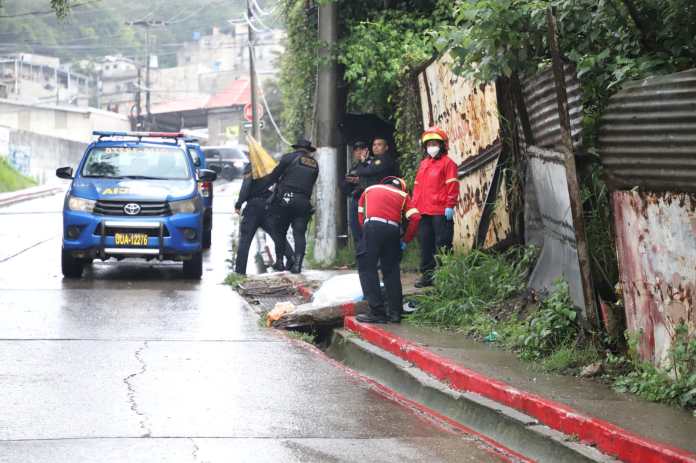 Menor fallece tras ser arrastrado por corriente de agua. Foto La Hora: CBM.