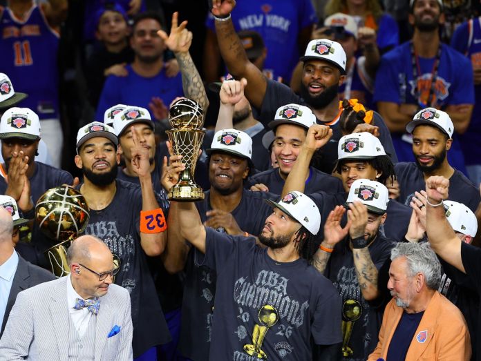 Tras 53 años de espera, los Knicks se coronan campeones de la NBA en casa de los Spurs. Foto La Hora: EFE
