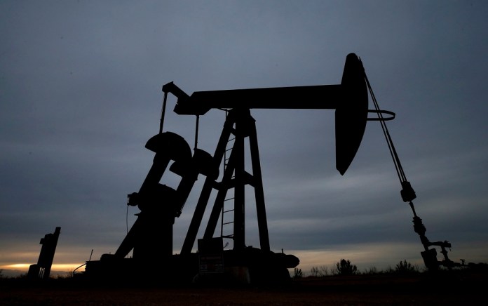 El petróleo de Texas cae más de un 5 % tras el acuerdo de paz entre EE. UU. e Irán El fin de semana, Estados Unidos e Irán firmaron un acuerdo para el paso de buques por Ormuz; el acuerdo se aplicaría el viernes. Foto La Hora: EFE