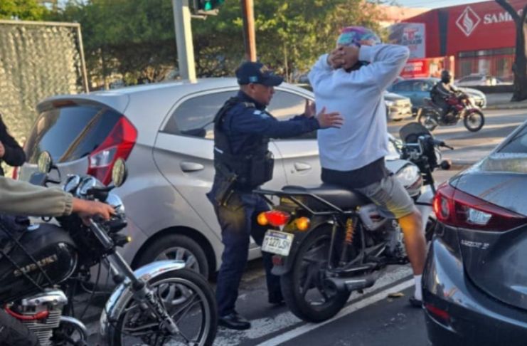 Desde muy temprano, la PNC comenzó con los operativos de seguridad en la capital y Villa Nueva. Foto La Hora: PNC