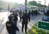 Plan Semáforo Seguro será de forma permanente, asegura director de la PNC Motoristas y pasajeros de unidades urbanas y extraurbanas son identificadas por las fuerzas de seguridad en la Calzada Roosevelt. Foto La Hora: PNC