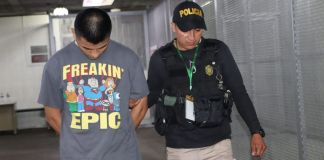 El detenido tendría participación en el ataque contra el exsubdirector adjunto de la PNC donde falleció su sobrina y una conocida. Foto La Hora: PNC